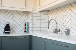 Modern apartment with balcony and free parking