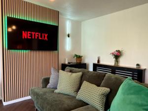 Bungalow 3BD EV Parking