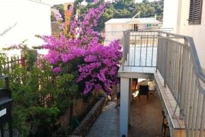 Apartments with parking space Sibenik - 23791