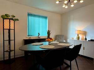 Bungalow 3BD EV Parking