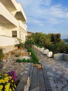 Apartments by the sea Supetarska Draga - Gonar, Rab - 24423