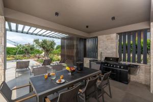 Villa Visignano with private pool, BBQ and jacuzzi