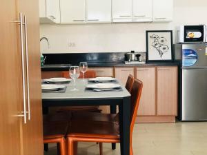 Grand view Venice 1BR with balcony near BGC