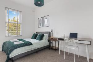 Central LDN 3-Bed Sleeps 8, Garden & Parking