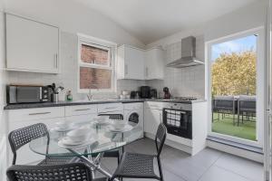 Central LDN 3-Bed Sleeps 8, Garden & Parking
