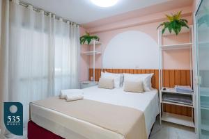 Viva Salvador a passos do Farol da Barra