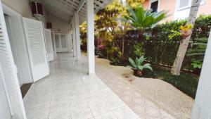 Casa com piscina no Guarujá - Enseada