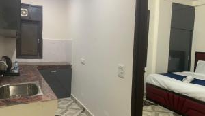 Hotel Glass Castle Near Yashobhoomi