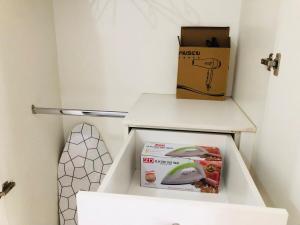 Haven in Manila Venice 1BR with balcony near BGC