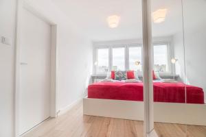 Legnicka Apartment Close to the City Center of Wroclaw by Rent like home Wroclaw