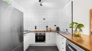 Amara on Lake Street