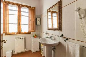 Rural Apartment With Views Of Lake Trasimeno