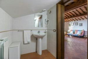 Rural Apartment With Views Of Lake Trasimeno