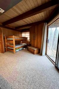 Fantastic Secluded Cabin with Nice Sights in North Creek, New York