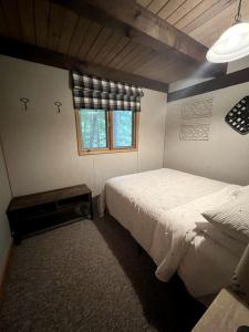 Fantastic Secluded Cabin with Nice Sights in North Creek, New York