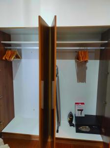 Big 2 Bedroom with 4 Balconies - View of Skyline, Manila Bay, Sunset