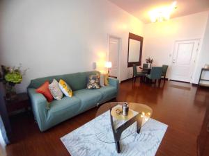 Big 2 Bedroom with 4 Balconies - View of Skyline, Manila Bay, Sunset