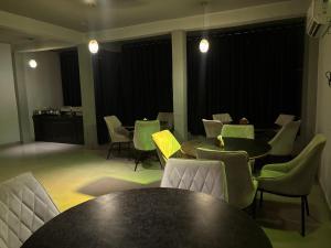 S R Hotel