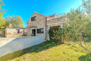 Romantic pet friendly house Orhideja - by Tourist Agency Leut