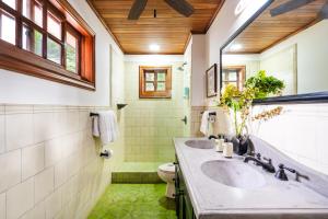 Relaxing Tropical Villa Near the Beach