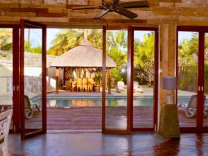 Villa Family Premium - 4min Plage Pereybère - Parking gratuit - Piscine - Jardin tropical - Ménage 3x par semaine - Intimité totale - Expérience chic et authentique