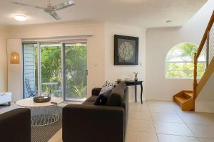 Beachside Townhouse Steps from The Strand Townsville