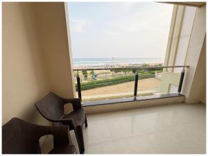 Hotel Seafaceing Golden- Palace - Swimming Pool and Private Beach Facilities