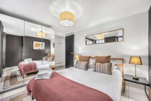 Central Cove - Fitzrovia - By Frankie Says