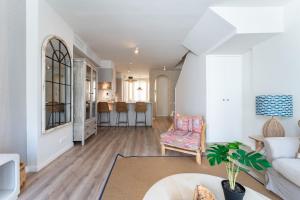 MalagaSuite Duplex Marbella with Parking