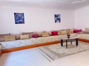 Quiet 2 bedroom apartment and Terrace Center