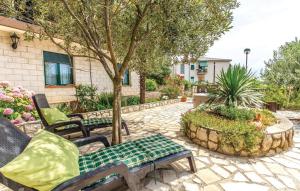 Apartments with parking space Rijeka - 14403