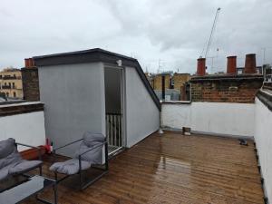 Central London Gem with Rooftop & Patio Retreat!