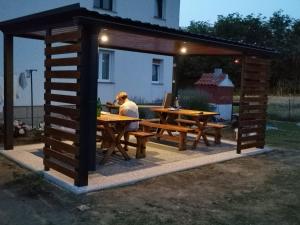 Apartments with parking space Lopar, Rab - 17436