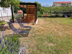 Apartments with parking space Lopar, Rab - 17436