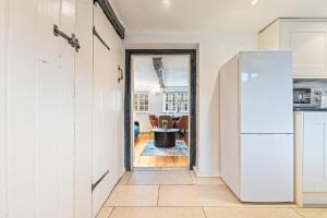 Stylish 3-Bed Cottage Stay in Streatley