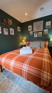 Watford High Street apartment with kitchen & sofa bed