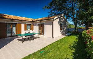 Villa Campi for 10 persons near Pula with large garden, private golf and tennis court, kids playground & wellness area