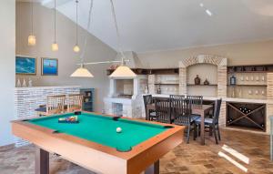 Villa Campi for 10 persons near Pula with large garden, private golf and tennis court, kids playground & wellness area