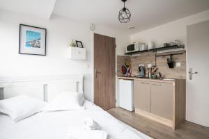 Small Functional Studio – right next to the metro