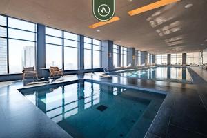 Luxury Studio - Revolution Monument View - Pool