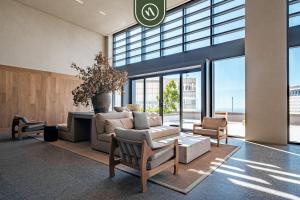 Studio Overlooking the Revolution Monument