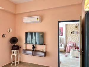 Paris Style Luxe Apartment In The Heart Of Noida