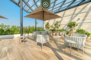 Luxury 2 BR Condo - Rooftop Pool with City View