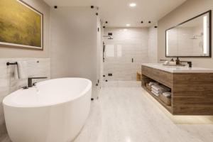 Kindred Resort Luxury Ski In, Ski Out 2 Bedroom Residence At The River Run Gondola