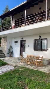 To σαλέ της λίμνης 2