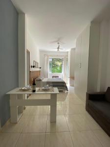 Romantic, modern studio in a central location