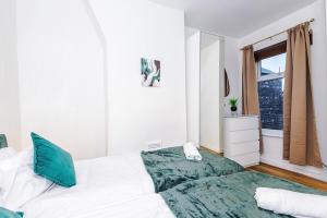 OldTrafford - Sleeps 6 - Free Parking - Free Wifi