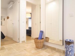 Santos Cozy Apt with AC and Terrace