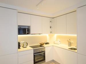 Santos Cozy Apt with AC and Terrace