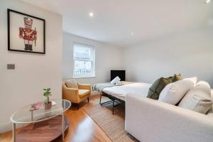 1 Bed,1 Bath and Free Parking, Central Windsor